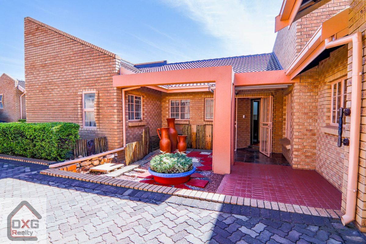 Simplex with  Garden in Popular Zwartkop Complex - 187m2 - Photo 3