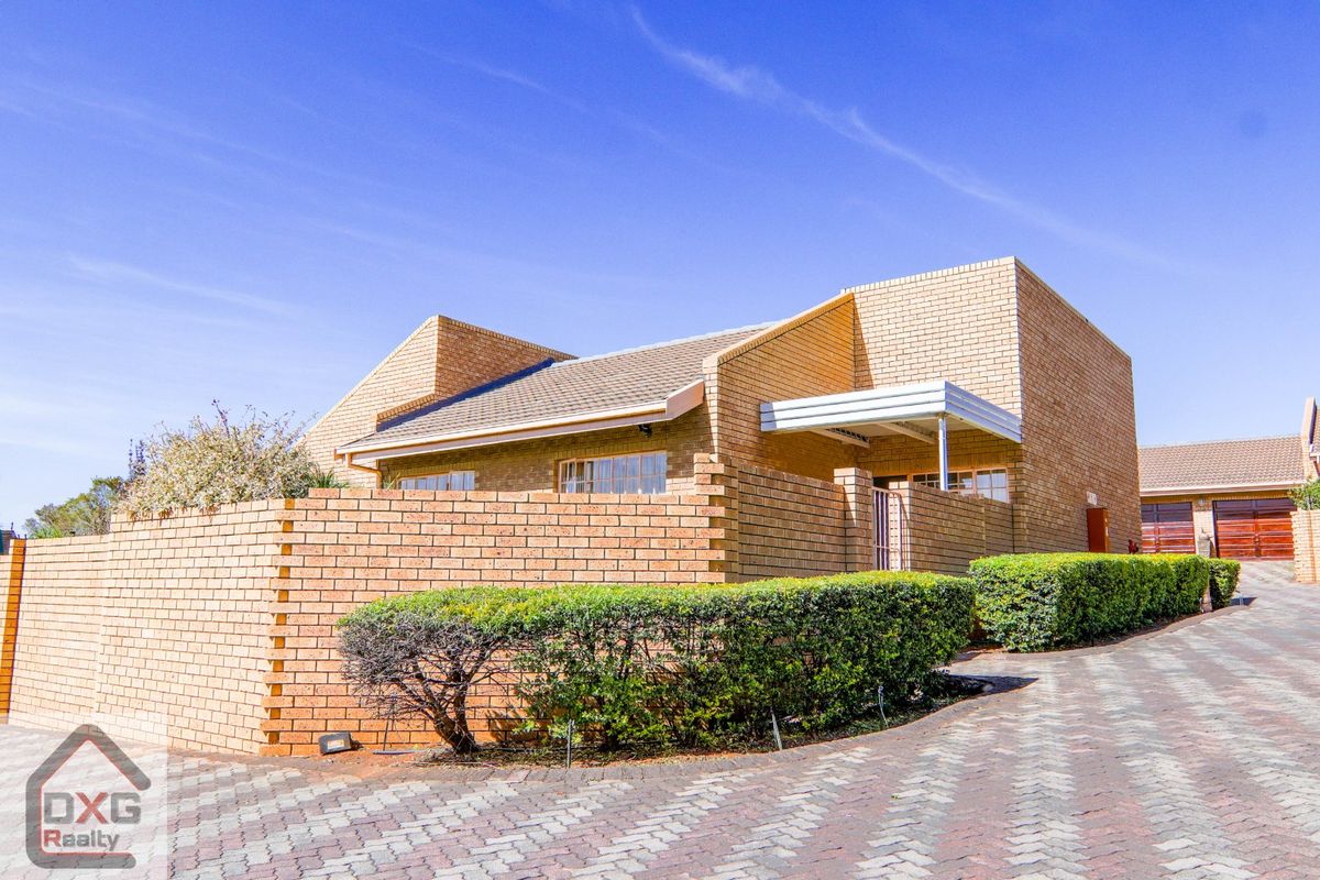 Simplex with  Garden in Popular Zwartkop Complex - 187m2 - Photo 2