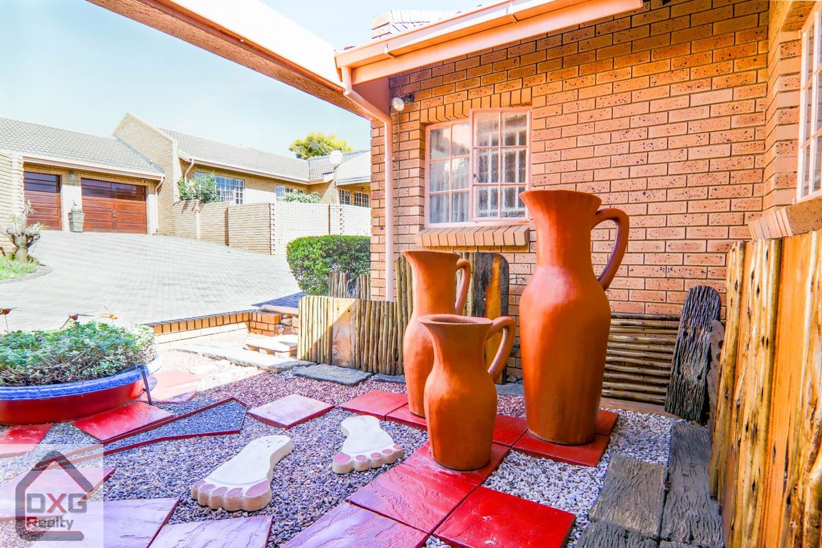 Simplex with  Garden in Popular Zwartkop Complex - 187m2 - Photo 4