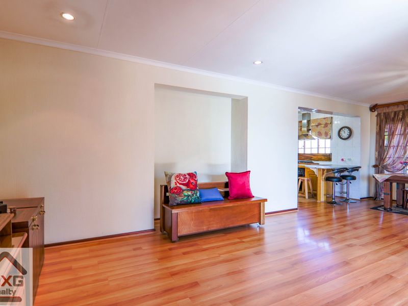 Simplex with  Garden in Popular Zwartkop Complex - 187m2 - Photo 10