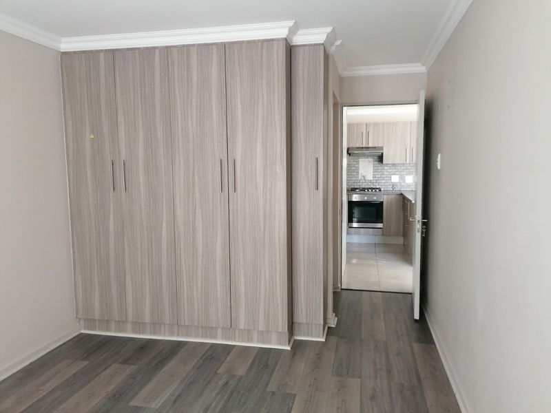 Beautiful, lock up and Go Unit for sale in Douglas Valley, Bloemfontein - Photo 10