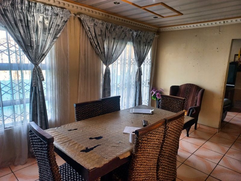 Spacious 4-Bed Family Home in Actonville Ext 2, Boksburg - Photo 5