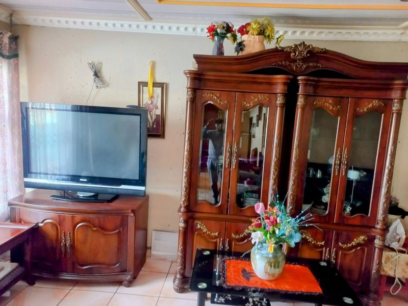 Spacious 4-Bed Family Home in Actonville Ext 2, Boksburg - Photo 10