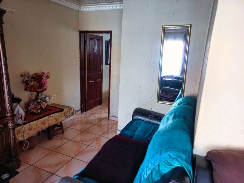 Spacious 4-Bed Family Home in Actonville Ext 2, Boksburg - Photo 8