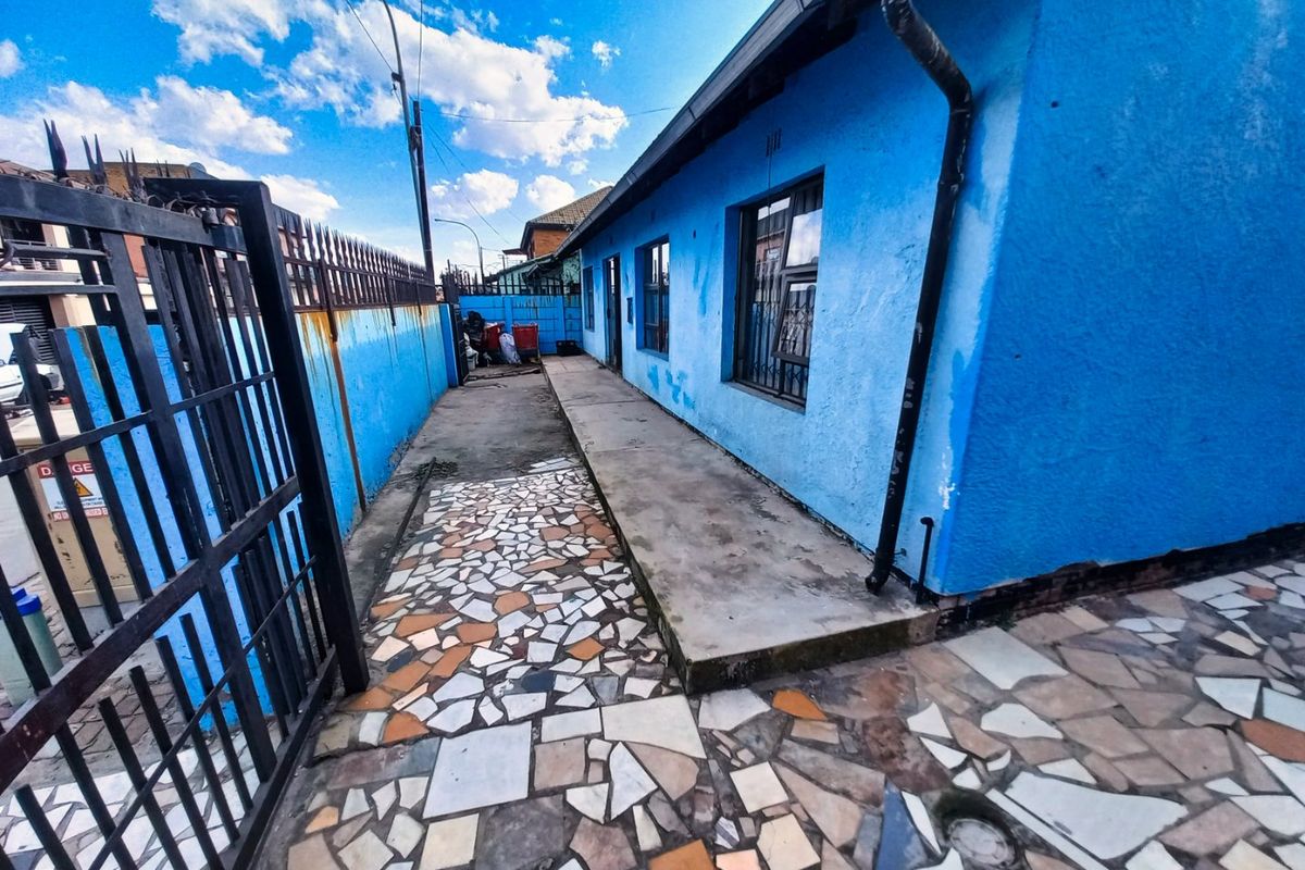 Spacious 4-Bed Family Home in Actonville Ext 2, Boksburg - Photo 2