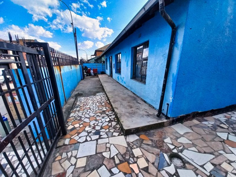 Spacious 4-Bed Family Home in Actonville Ext 2, Boksburg - Photo 2