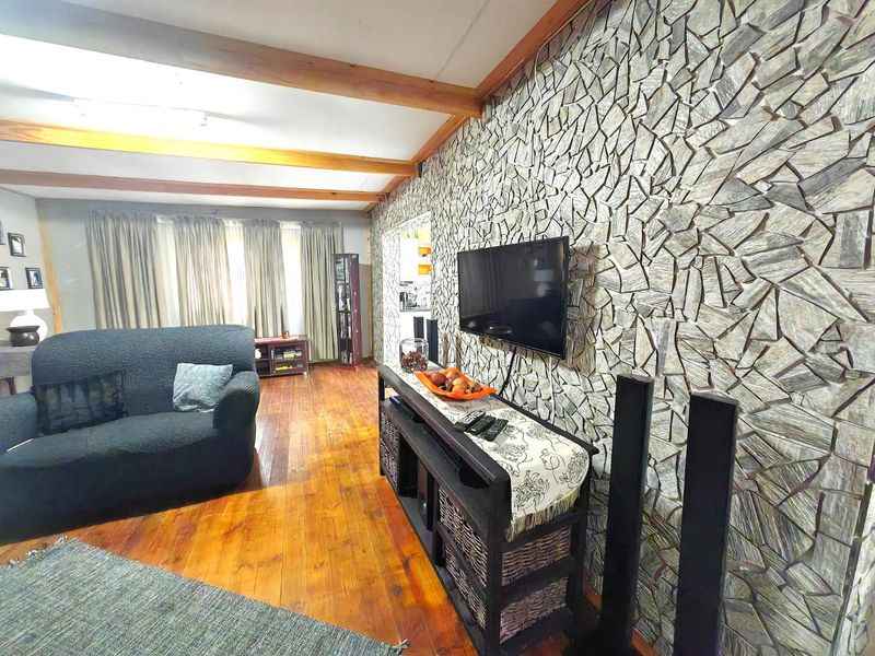 Your " ABSOLUTE " INVESTMENT! - combined with family home - Photo 5