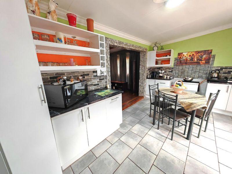 Your " ABSOLUTE " INVESTMENT! - combined with family home - Photo 8