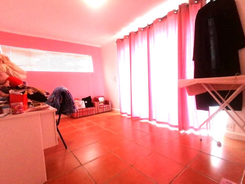 5 Bedroom Home with huge potential, come add your own finishes to this blank Canvas - Photo 10