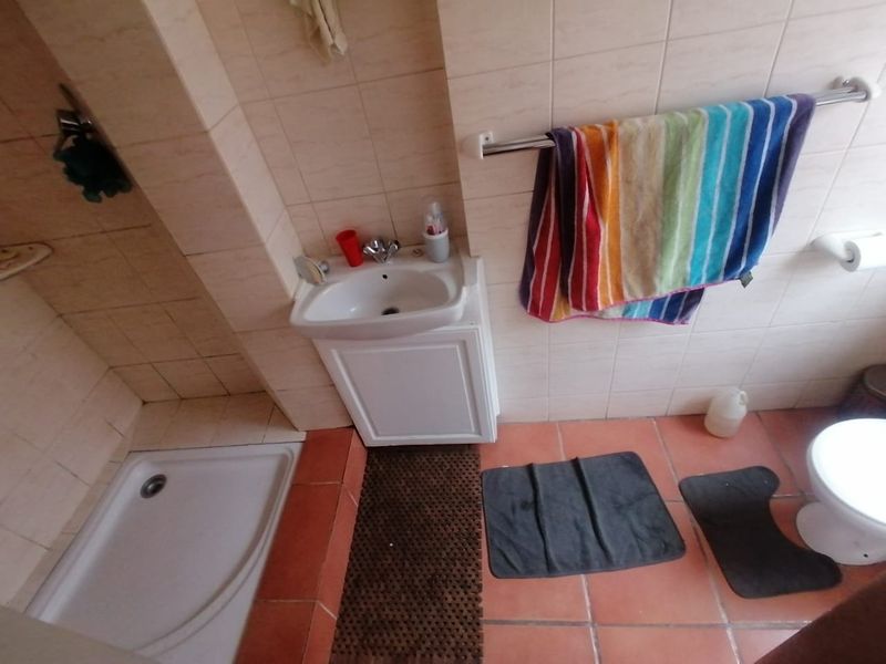 5 Bedroom Home with huge potential, come add your own finishes to this blank Canvas - Photo 9