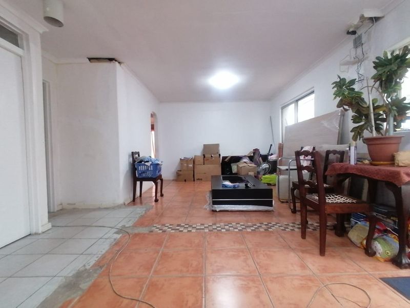 5 Bedroom Home with huge potential, come add your own finishes to this blank Canvas - Photo 6