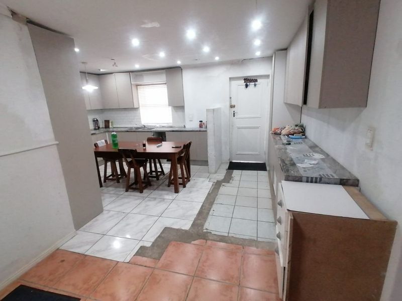 5 Bedroom Home with huge potential, come add your own finishes to this blank Canvas - Photo 4