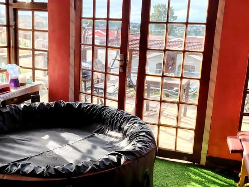 4-Bedroom Double-Storey Home for Sale – Amalinda Area - Photo 5