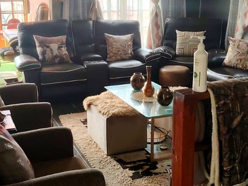 4-Bedroom Double-Storey Home for Sale – Amalinda Area - Photo 10