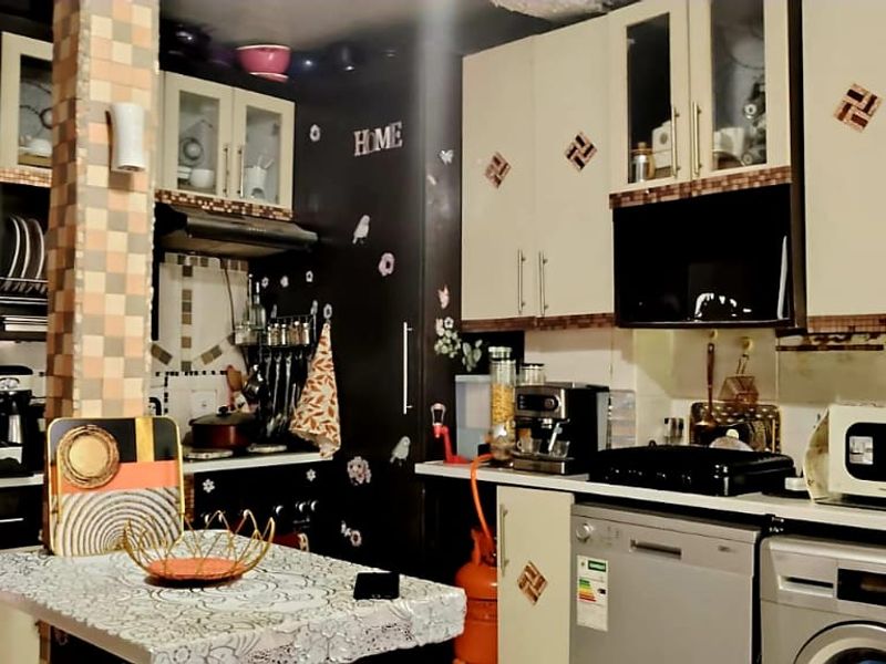 4-Bedroom Double-Storey Home for Sale – Amalinda Area - Photo 6