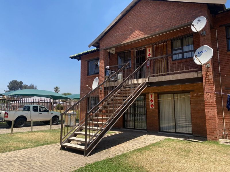 2 BEDROOM APARTMENT FOR SALE - Photo 1