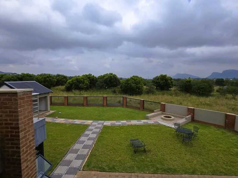 Luxury Living - Spacious Family Home with Modern Finishes and Outdoor Retreat - Photo 4