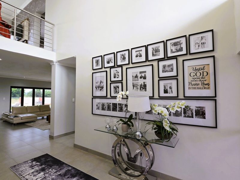 Luxury Living - Spacious Family Home with Modern Finishes and Outdoor Retreat - Photo 9