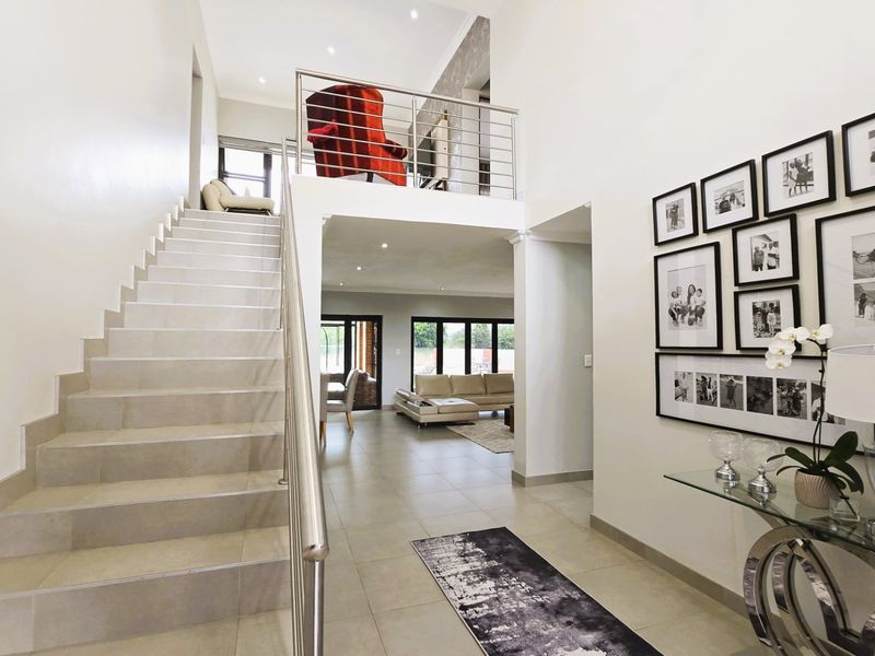 Luxury Living - Spacious Family Home with Modern Finishes and Outdoor Retreat - Photo 7