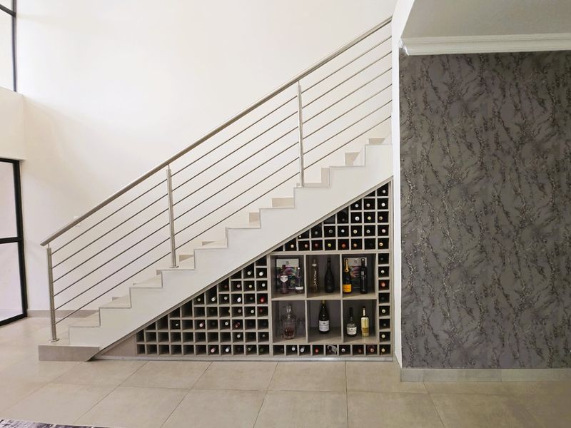 Luxury Living - Spacious Family Home with Modern Finishes and Outdoor Retreat - Photo 6