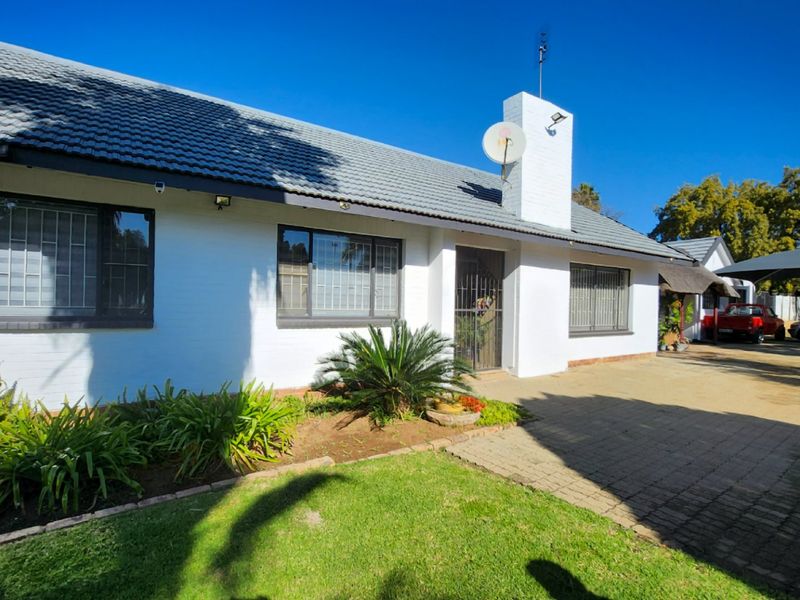 Versatile Family Home with Bonus Flat – Comfort, Space & Potential! - Photo 2