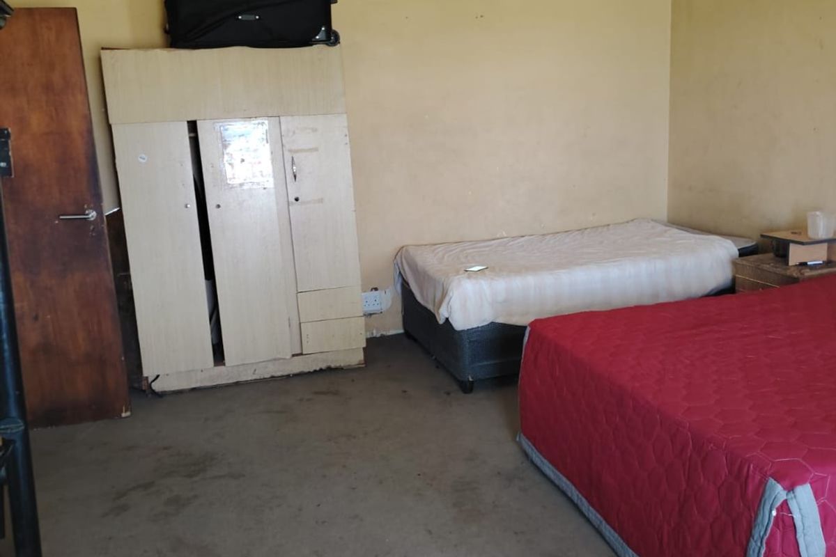 Prime Investment Opportunity in Amalinda House for Sale - Photo 3