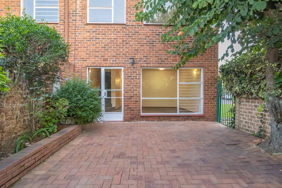 3 Bedroom Townhouse in Bedford Gardens - Photo 3