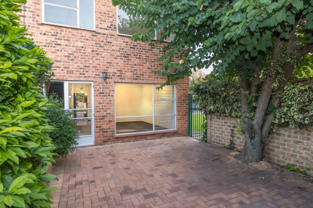 3 Bedroom Townhouse in Bedford Gardens - Photo 2