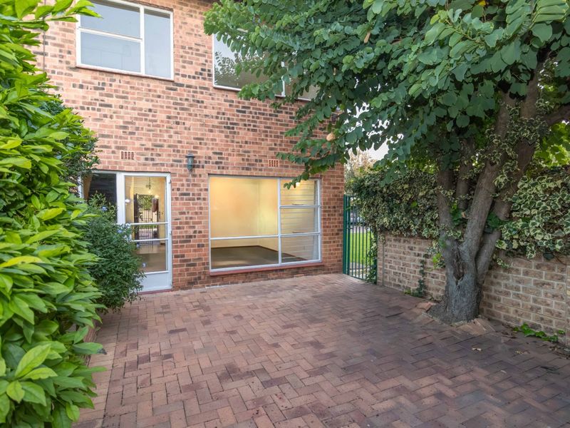 3 Bedroom Townhouse in Bedford Gardens - Photo 2