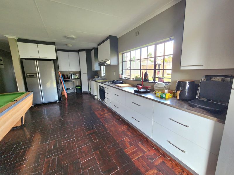 A HOME LOADED WITH POTENTIAL FOR SALE IN GLEN MARAIS - Photo 3