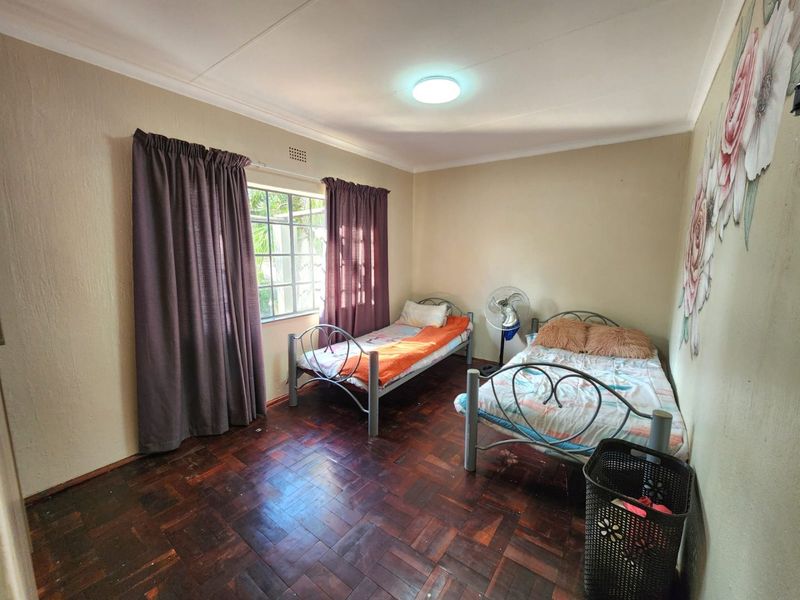 A HOME LOADED WITH POTENTIAL FOR SALE IN GLEN MARAIS - Photo 8