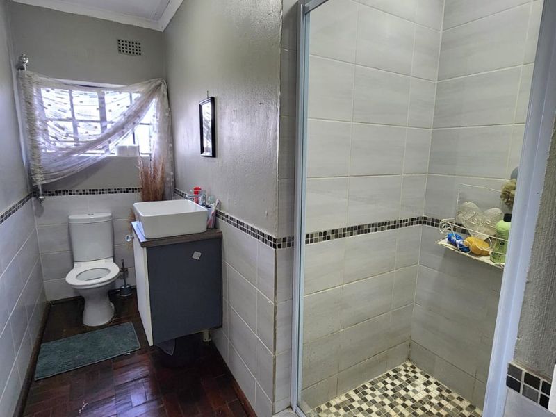 A HOME LOADED WITH POTENTIAL FOR SALE IN GLEN MARAIS - Photo 7