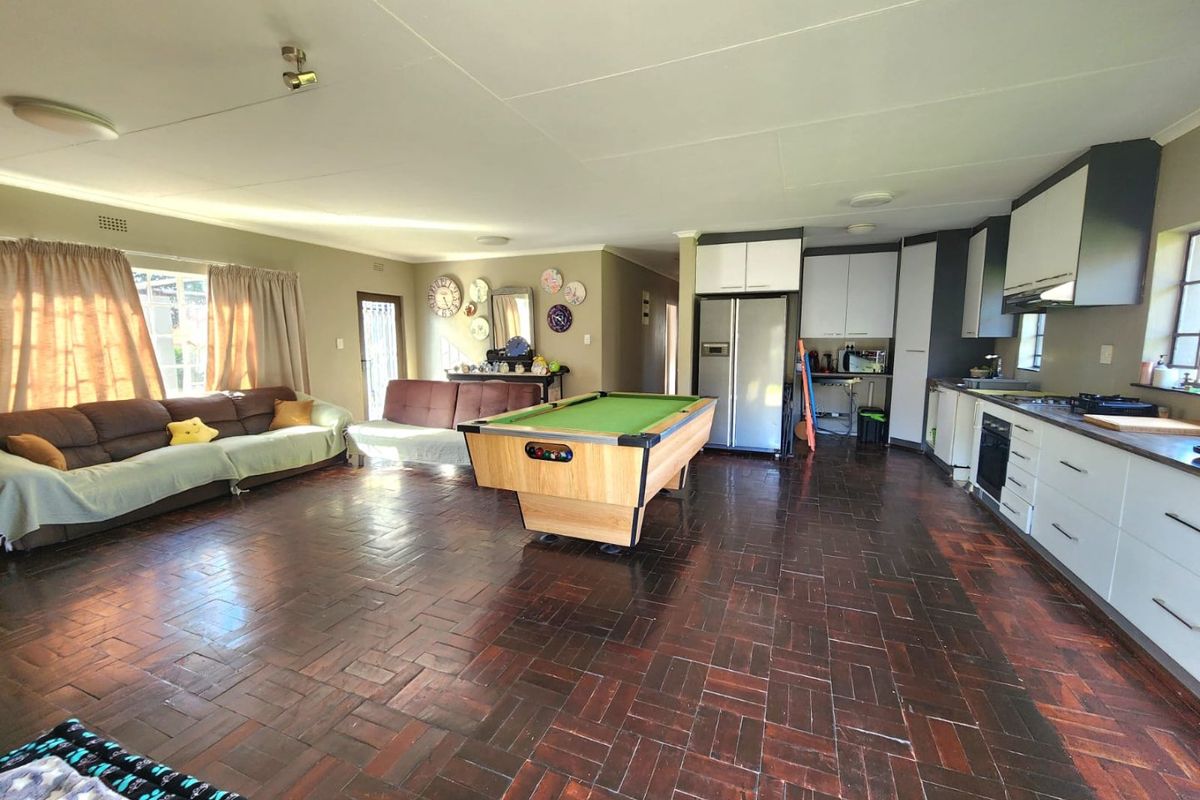 A HOME LOADED WITH POTENTIAL FOR SALE IN GLEN MARAIS - Photo 5