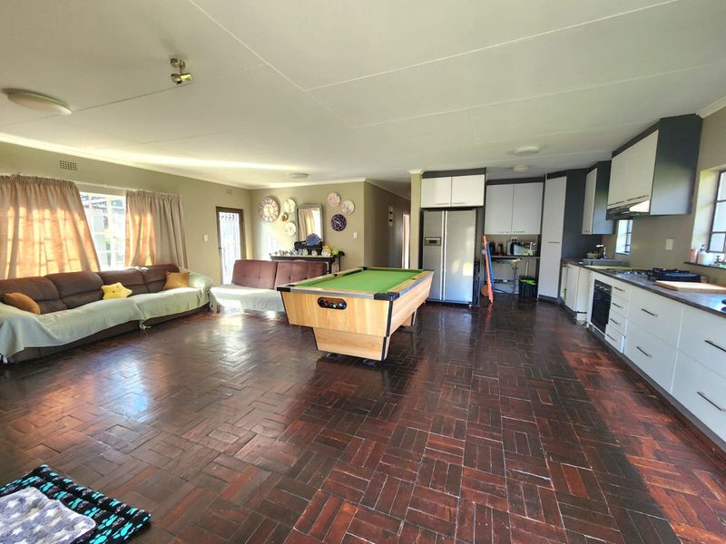 A HOME LOADED WITH POTENTIAL FOR SALE IN GLEN MARAIS - Photo 5