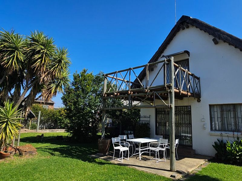 Charming Thatch Roof Home with Endless Potential in Deneysville - Photo 3