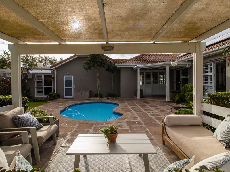 3/4 Bedroom, 3 Bathroom Fully Renovated Family Home – in Classic Sunningdale, set on 602sqm Erf - Photo 3