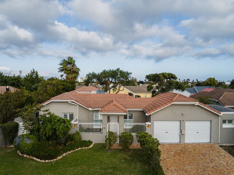 3/4 Bedroom, 3 Bathroom Fully Renovated Family Home – in Classic Sunningdale, set on 602sqm Erf - Photo 2