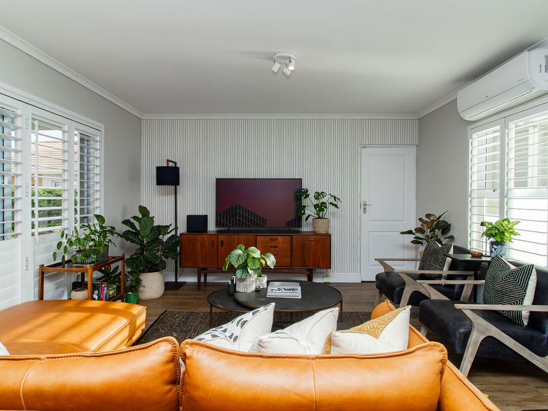 3/4 Bedroom, 3 Bathroom Fully Renovated Family Home – in Classic Sunningdale, set on 602sqm Erf - Photo 8