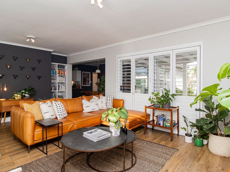 3/4 Bedroom, 3 Bathroom Fully Renovated Family Home – in Classic Sunningdale, set on 602sqm Erf - Photo 7