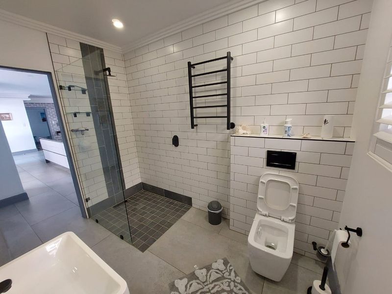 Modern, furnished house for sale in an Estate at Shelly Beach - Photo 10