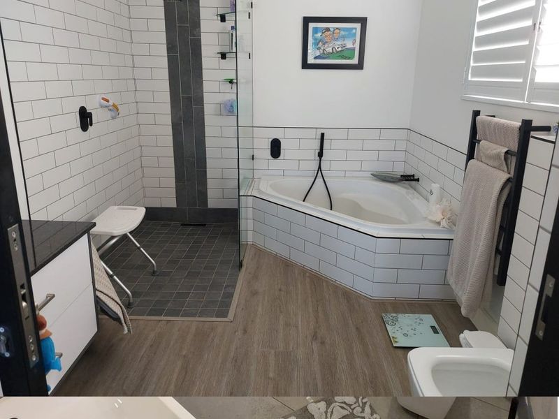 Modern, furnished house for sale in an Estate at Shelly Beach - Photo 9