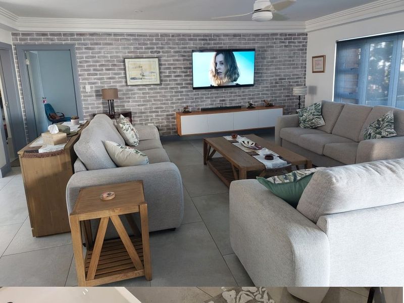 Modern, furnished house for sale in an Estate at Shelly Beach - Photo 7