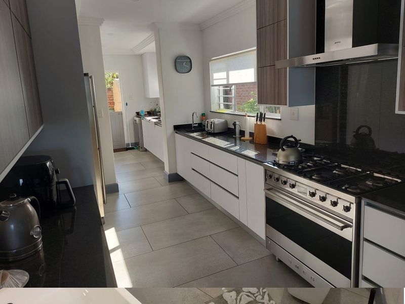 Modern, furnished house for sale in an Estate at Shelly Beach - Photo 4