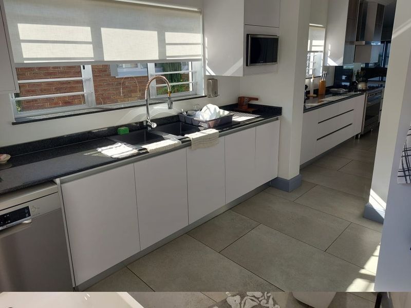 Modern, furnished house for sale in an Estate at Shelly Beach - Photo 5