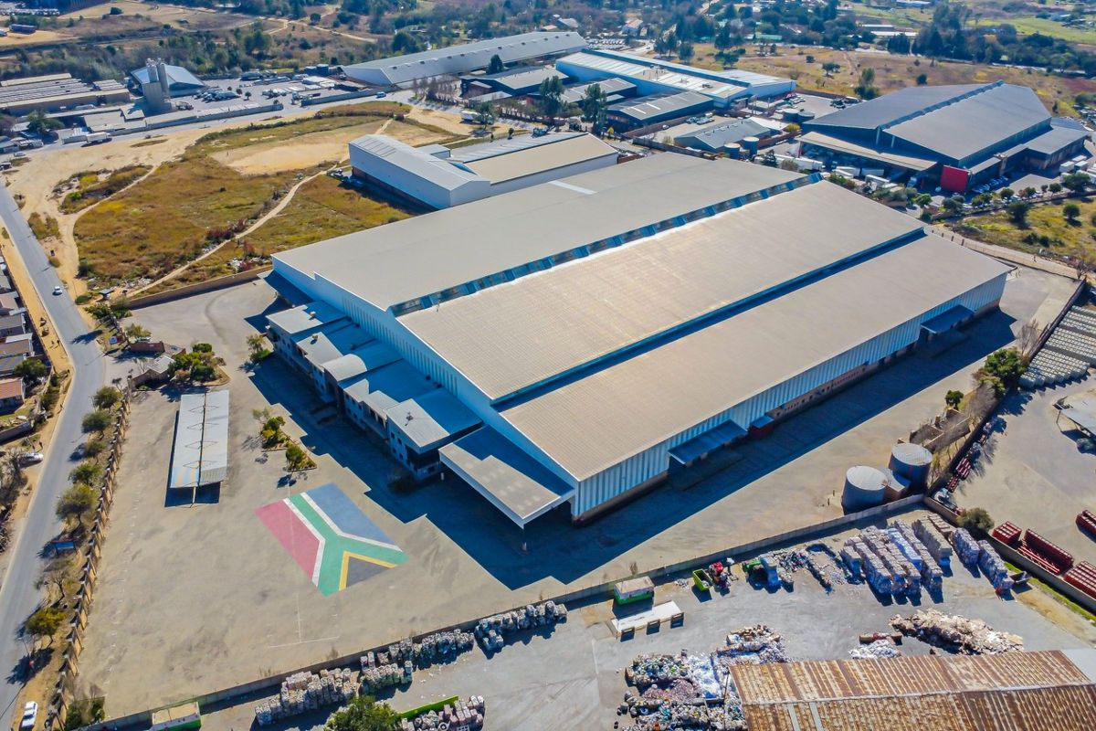Stunning 22,510m2 Warehouse for Rent – Kya Sands -Mostyn Park - Photo 3