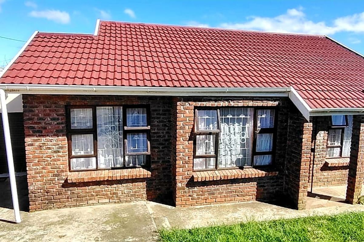 3 Bedroom House For Sale in Amalinda - Photo 2