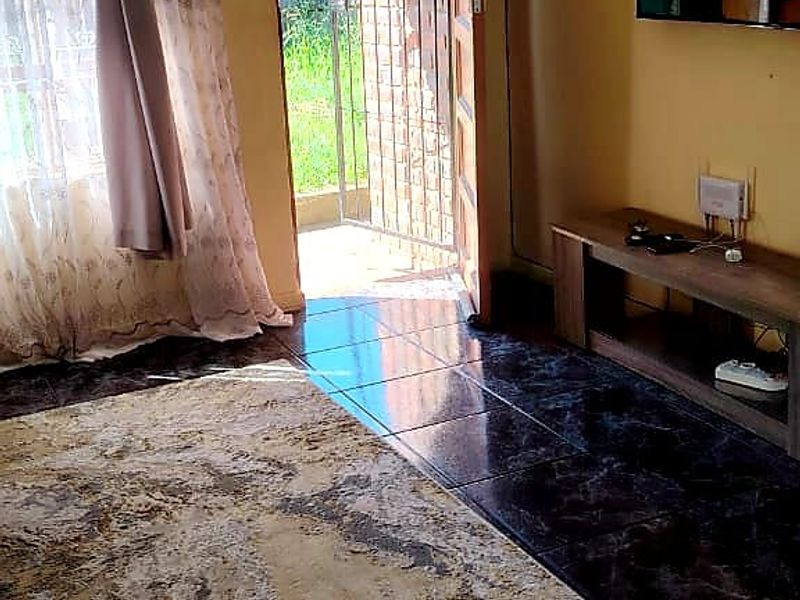 3 Bedroom House For Sale in Amalinda - Photo 8