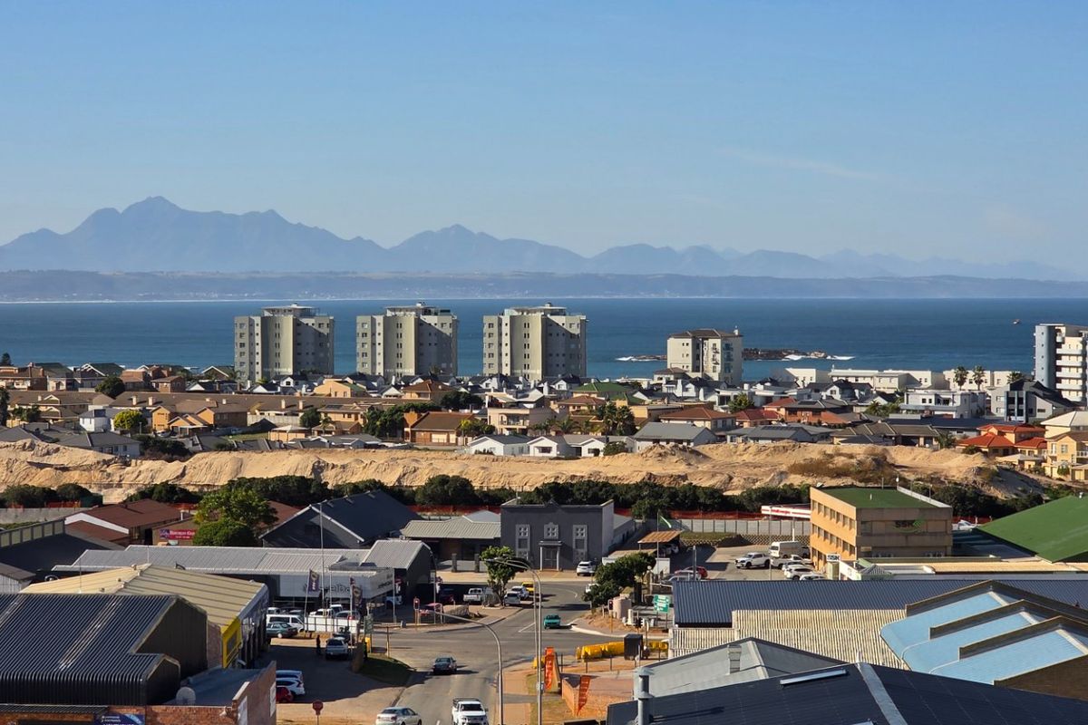 Upgraded Apartment.... Beautiful Ocean and Mountain Views !!! - Photo 3