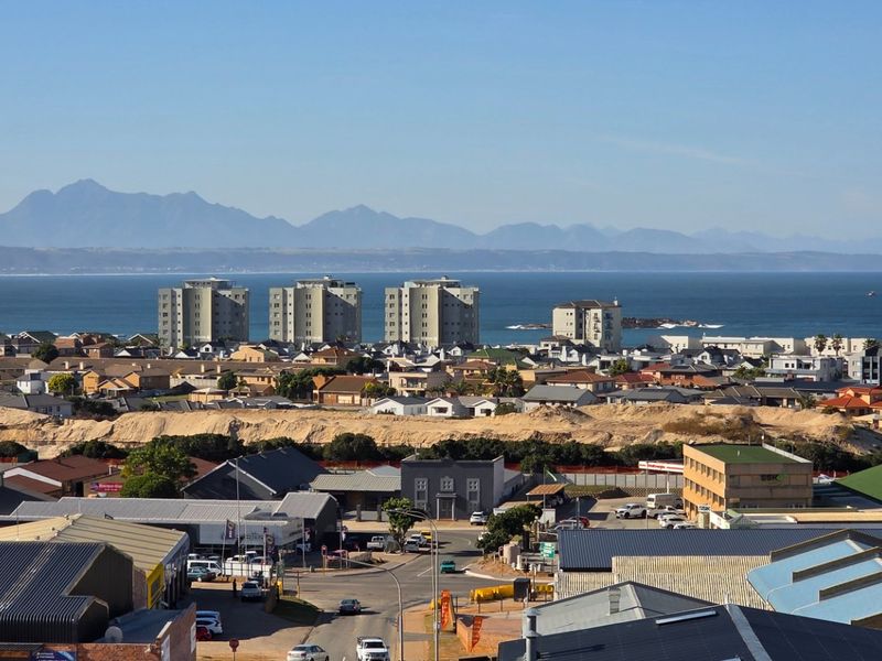 Upgraded Apartment.... Beautiful Ocean and Mountain Views !!! - Photo 3