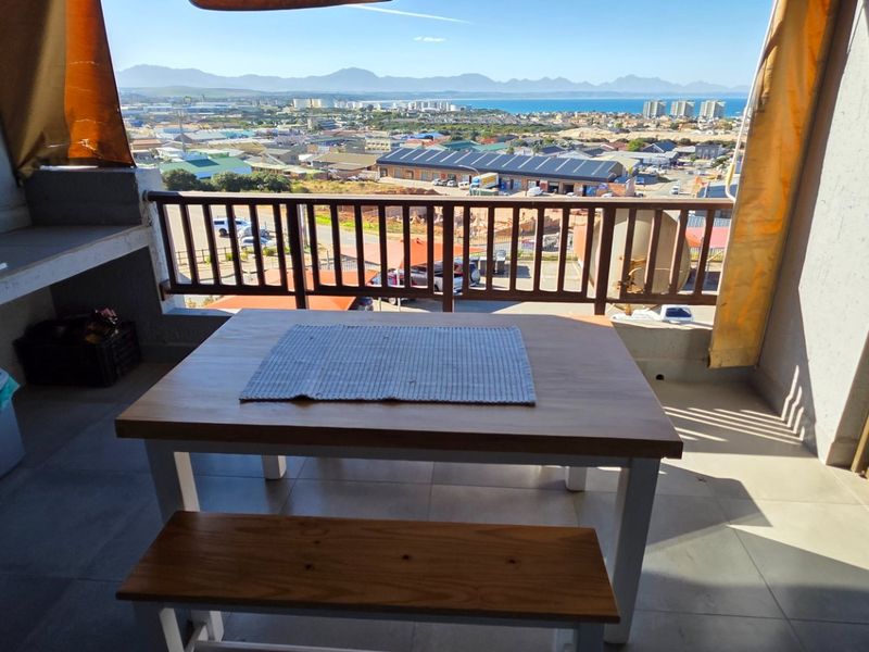 Upgraded Apartment.... Beautiful Ocean and Mountain Views !!! - Photo 10